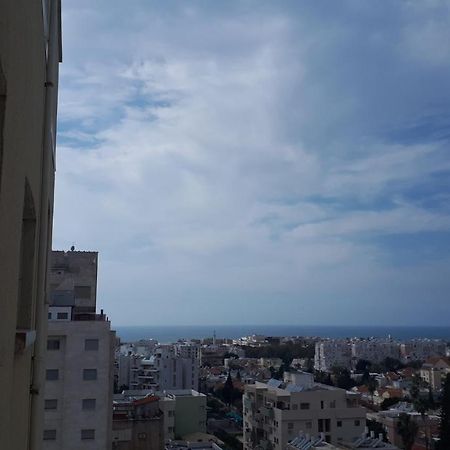 Appartamento סטודיו חדש ויפה עם נוף לים Netanya Esterno foto