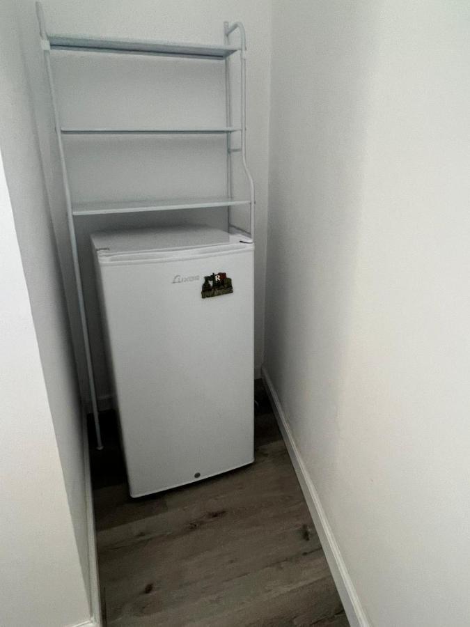 Appartamento סטודיו חדש ויפה עם נוף לים Netanya Esterno foto
