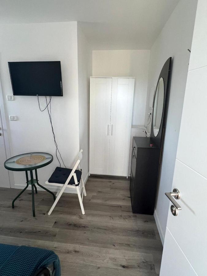 Appartamento סטודיו חדש ויפה עם נוף לים Netanya Esterno foto