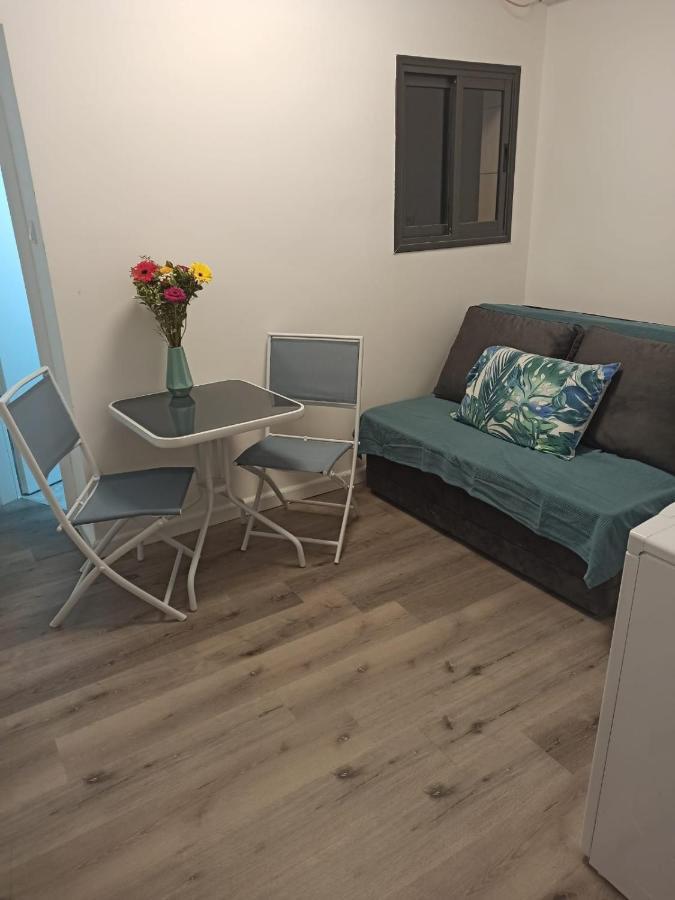 Appartamento סטודיו חדש ויפה עם נוף לים Netanya Esterno foto