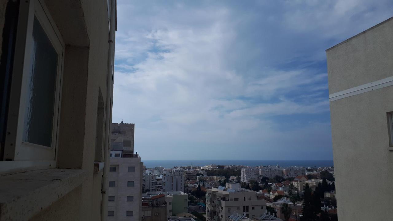 Appartamento סטודיו חדש ויפה עם נוף לים Netanya Esterno foto
