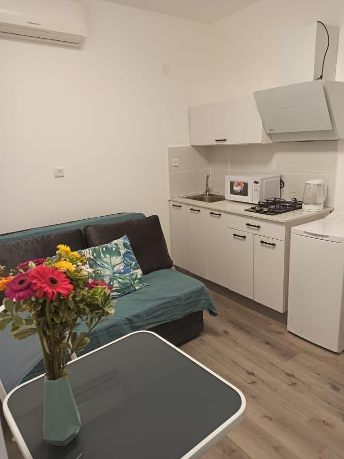 Appartamento סטודיו חדש ויפה עם נוף לים Netanya Esterno foto
