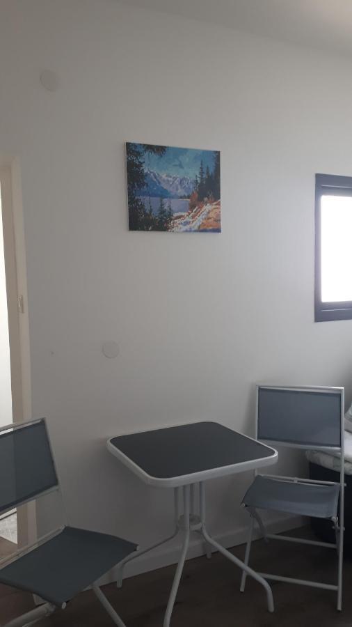 Appartamento סטודיו חדש ויפה עם נוף לים Netanya Esterno foto